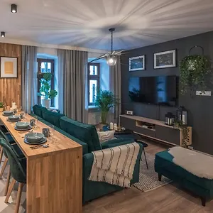 Apartment Spacious ~ 150m Main Square ~ Self Check-in 24h, Breslau